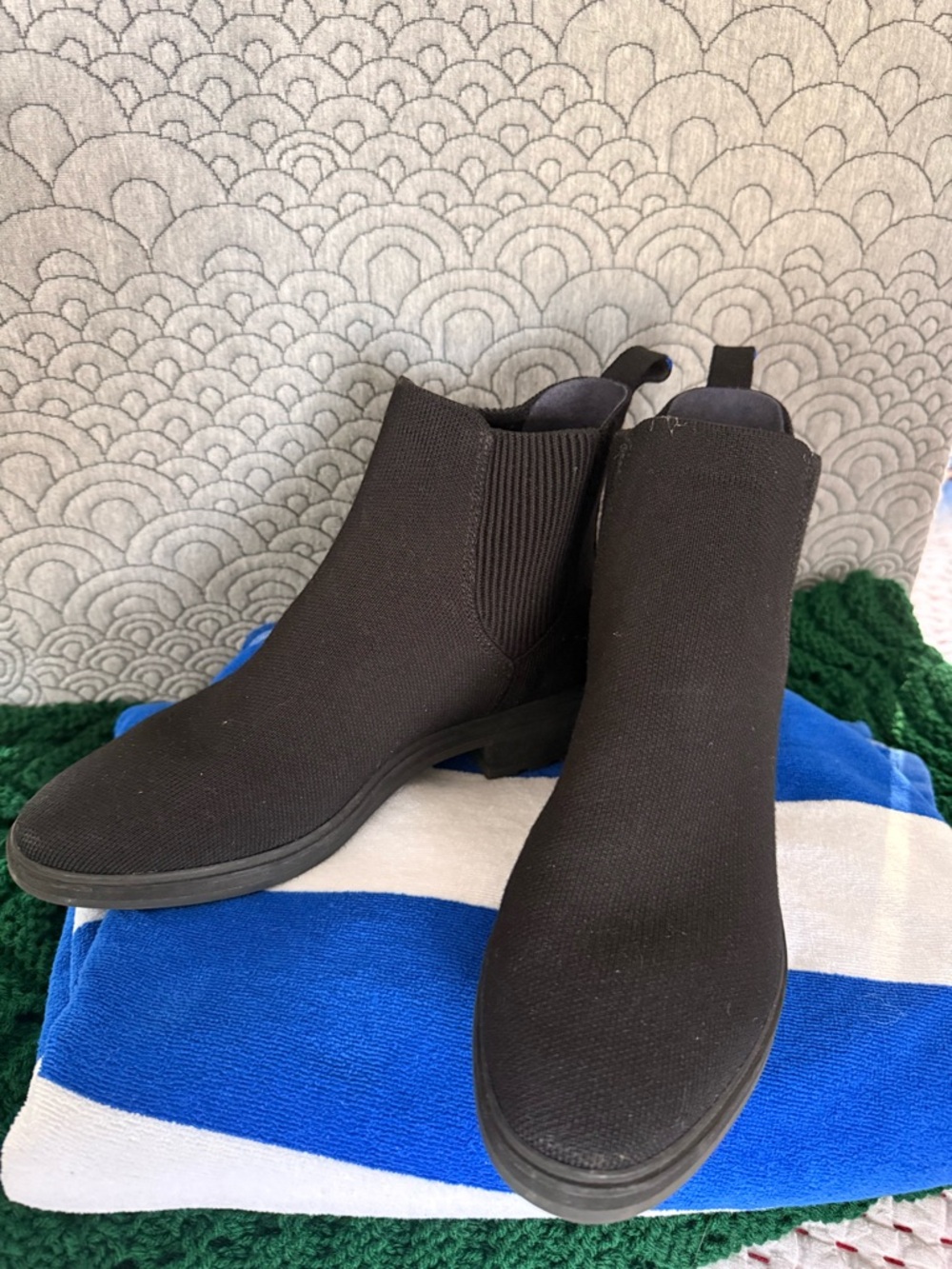 Rothy’s The Lug Chelsea boots (women’s size 9)